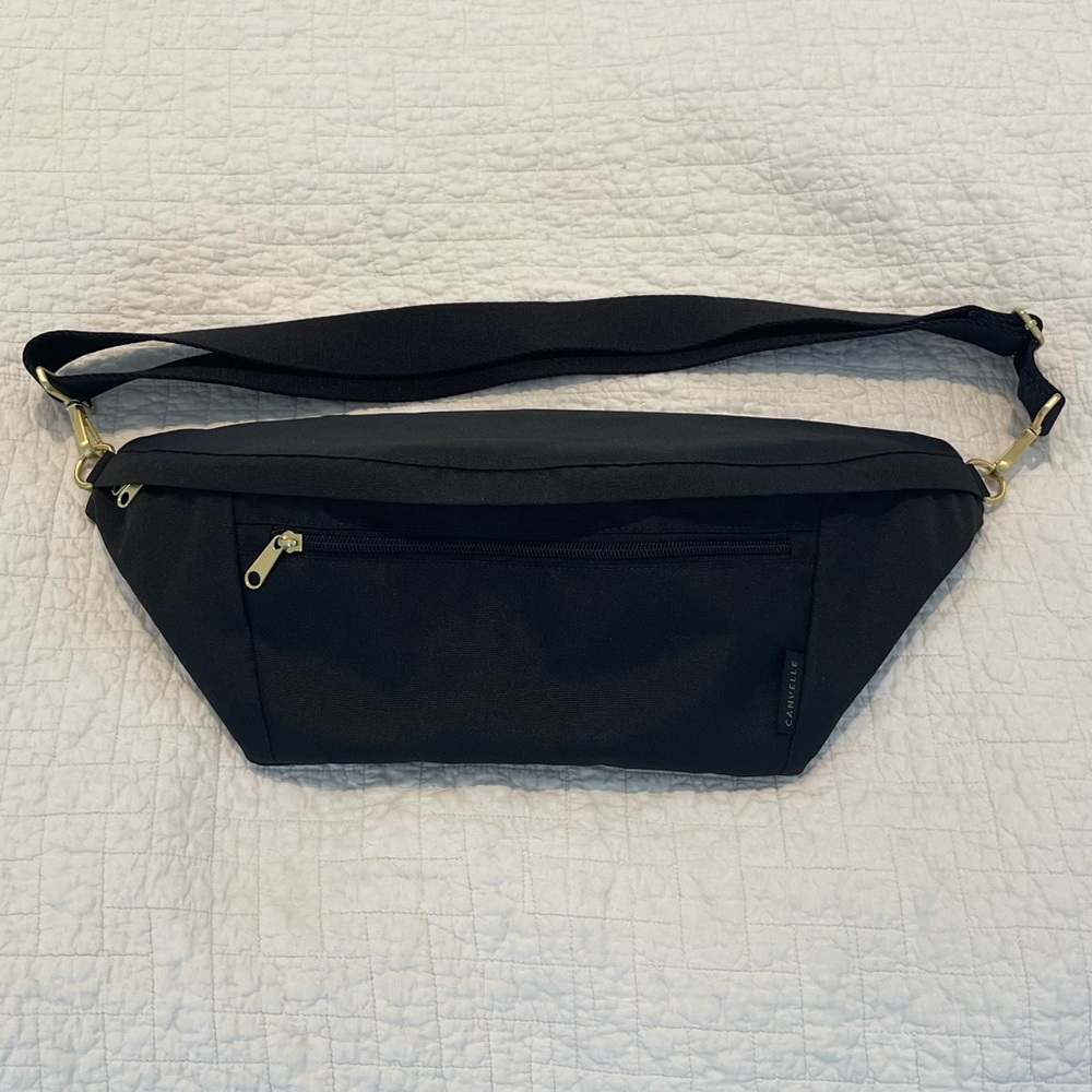 Like New! Canvelle Oversized Fanny Pack Black w Gold hardware